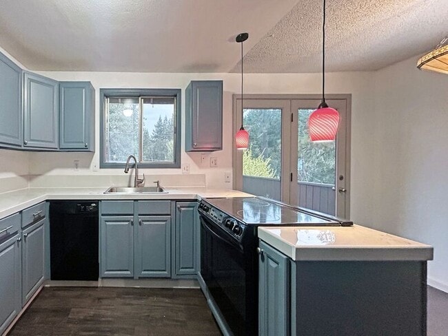 Building Photo - 505 Empress Ave