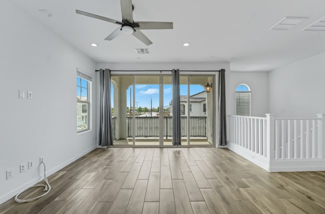 Building Photo - *Like Brand New Luxurious Modern 3 Bedroom 2 Bath Townhome in Warner Meadows!**