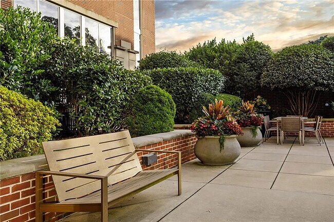 Building Photo - 1820 Peachtree St NW