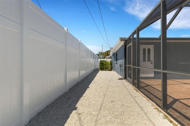 Building Photo - 4645 Hunter Ridge Dr