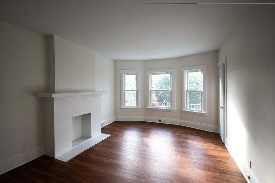 Living Room - 25 Sterling Ave