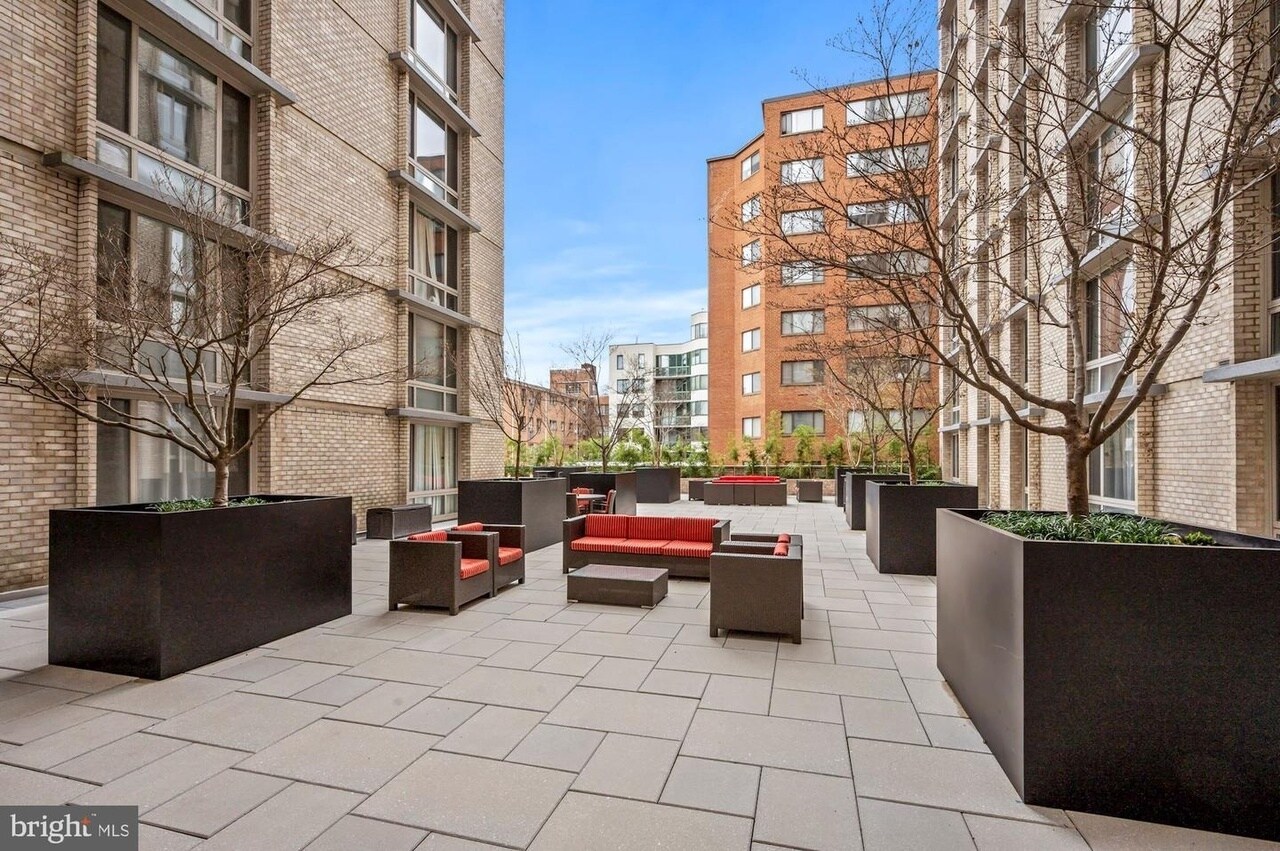 Building Photo - 951 25th St NW