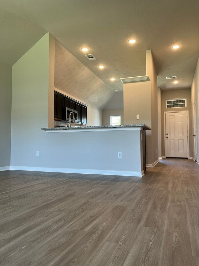 Building Photo - 3/2/2  in the beautiful  gated community of Point Aquarius WISD