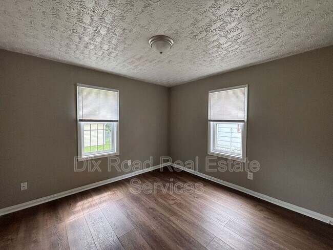 Building Photo - 660 Gramont Ave