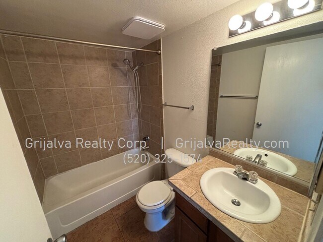 Building Photo - Beautiful 2 Bedroom, 2 Bath Condo for Rent...
