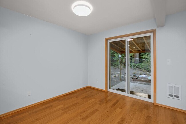 Building Photo - 1124 73rd Dr SE