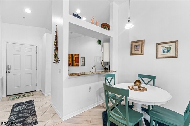 Building Photo - 12181 Summergate Cir