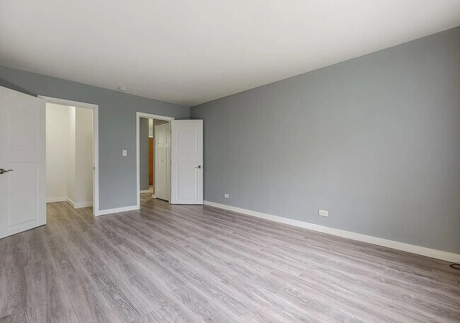 Building Photo - 3800 Bayside Dr