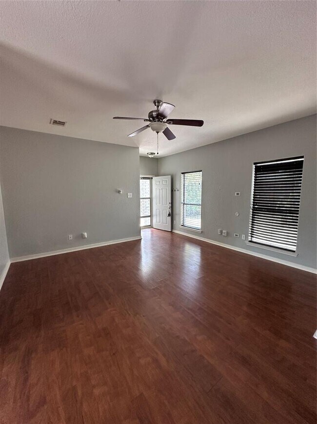 Building Photo - 4500 Silverstone Dr
