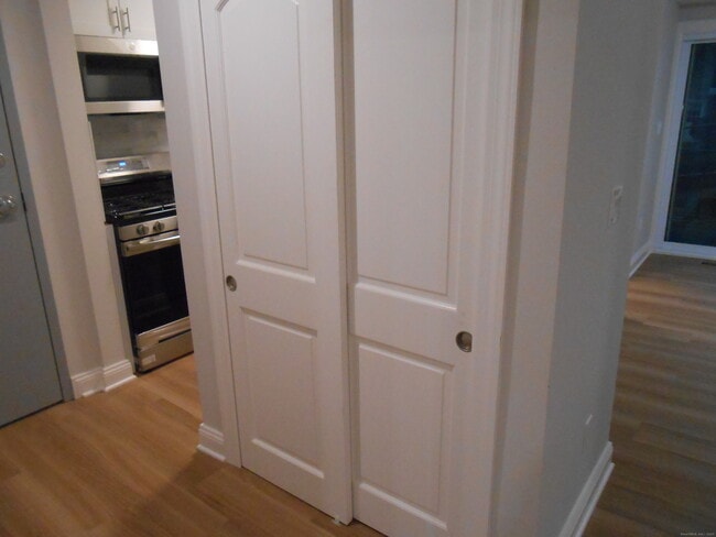 Building Photo - 50 Greenhouse Rd