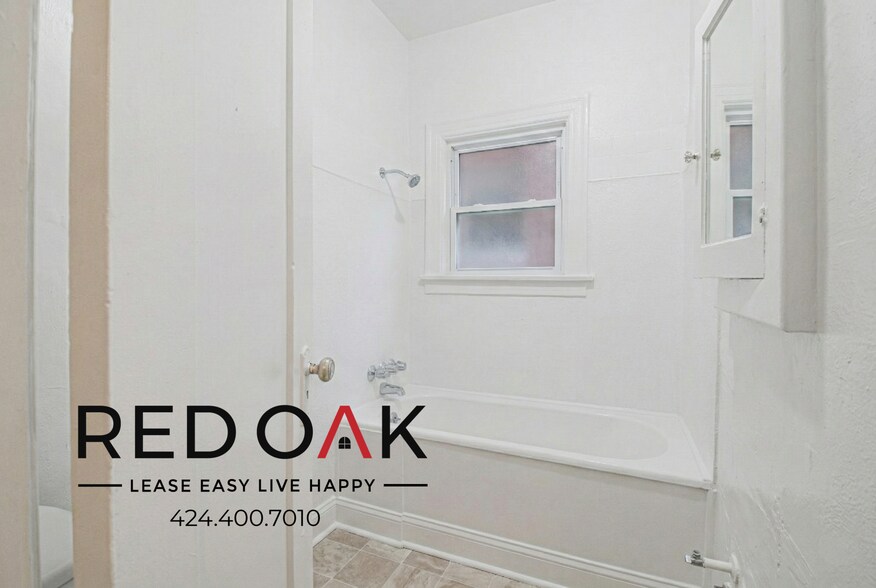 Building Photo - 693 Shatto Pl