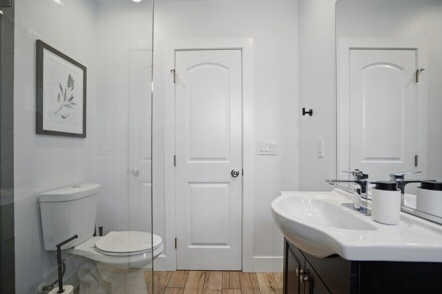 Building Photo - 6702 Saint Clair Ave