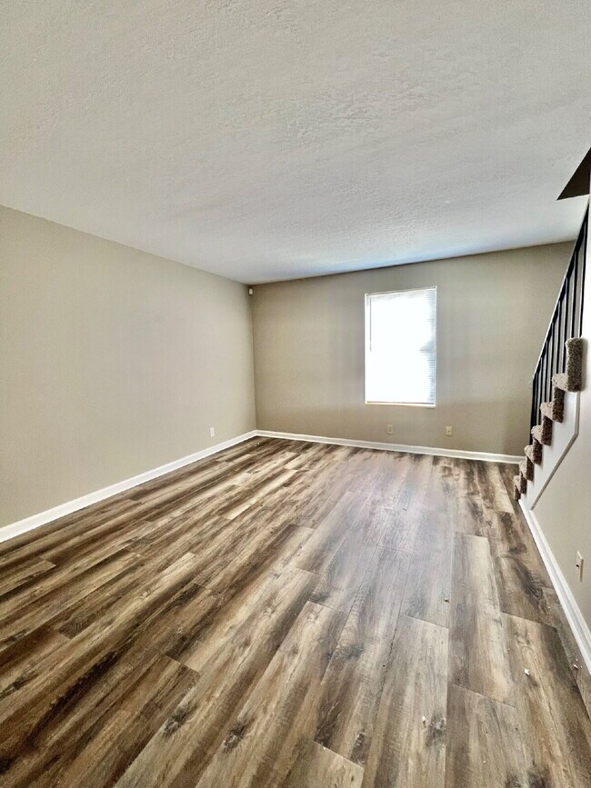 Building Photo - 351 PEABODY DRIVE UNIT 5 (3 BEDROOM UNIT)