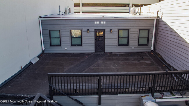 Building Photo - 37 E Front St