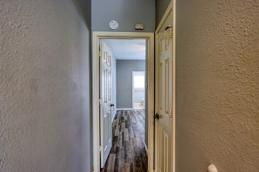 Building Photo - 317 Benjamin St