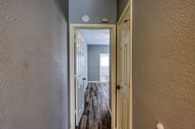 Building Photo - 317 Benjamin St