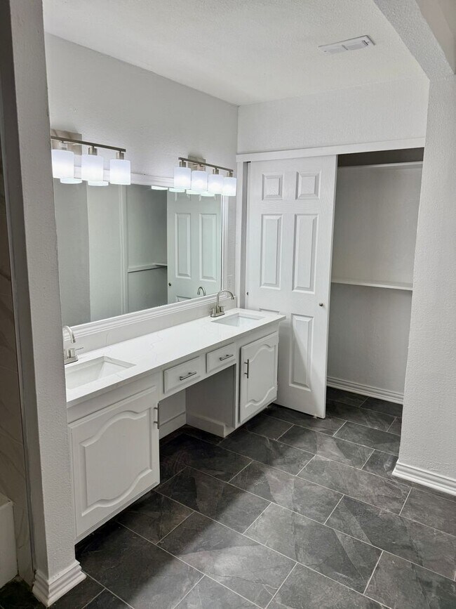 Building Photo - Fully Renovated 3-Bedroom in North Fort Worth – Top-Rated Keller ISD!