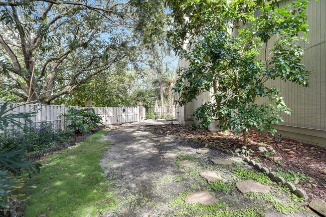 Building Photo - 1 Turtleback Trail