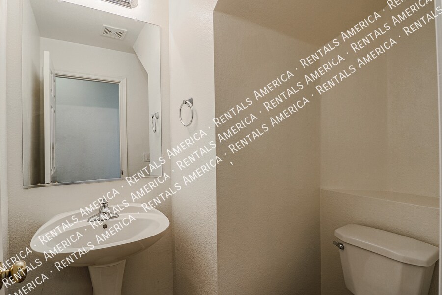 Building Photo - 14332 W Crocus Dr