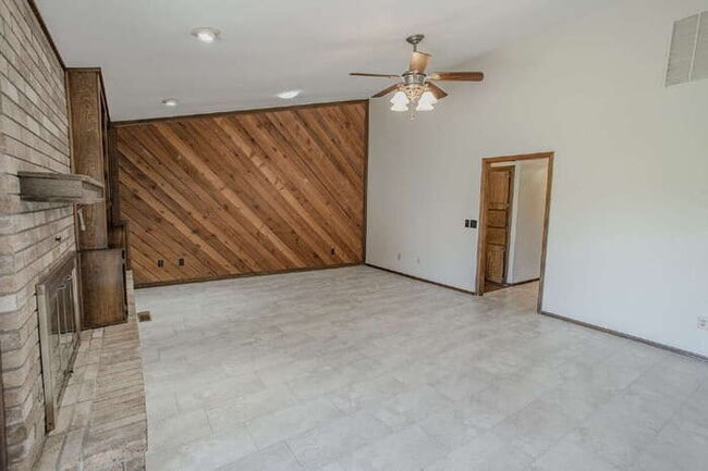 Building Photo - Spacious 3-Bed, 2-Bath Home in South Oklah...