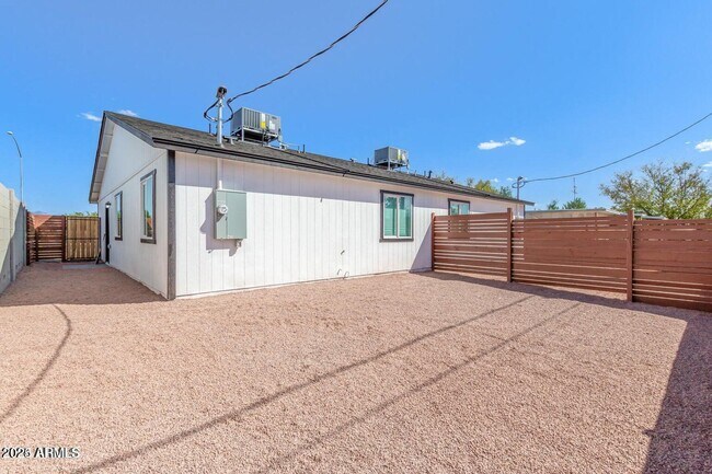 Building Photo - 337 S 97th Pl