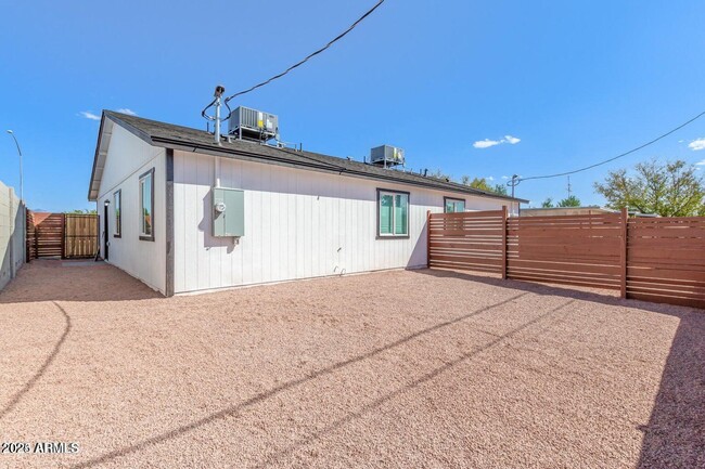 Building Photo - 511 S 98th Way