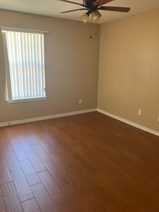Building Photo - Two Bedroom Unit in Bustling 9 Mile Area i...