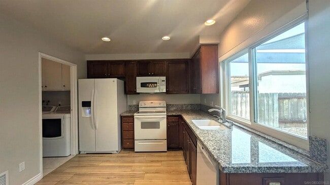 Building Photo - 5057 Abuela Dr