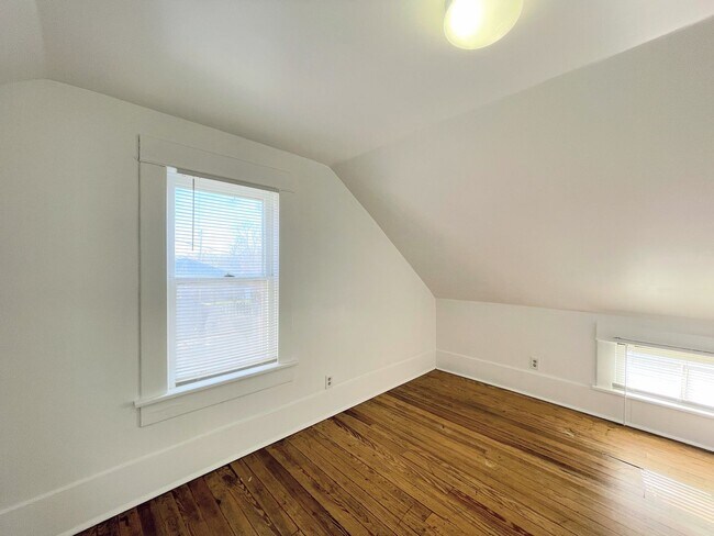 Building Photo - Cozy 2 bedroom home