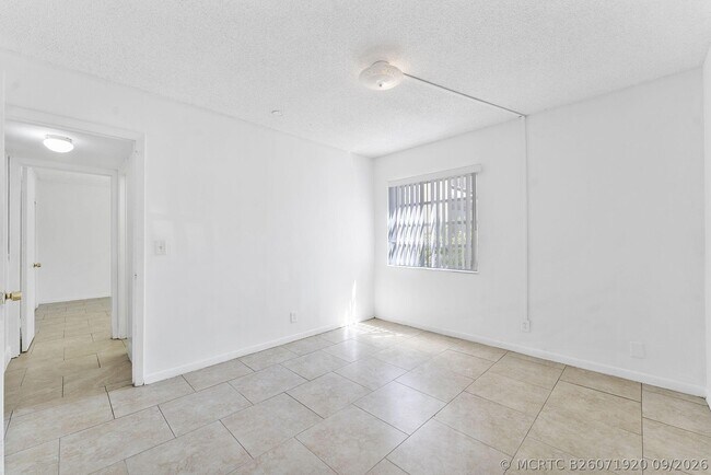 Building Photo - 632 NW 13th St