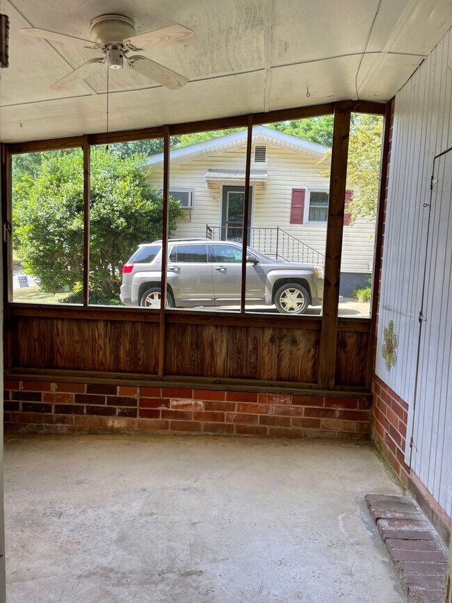 Building Photo - Two Bedroom One Bath in Normaltown