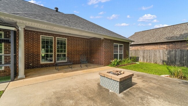 Building Photo - 4 Bedroom, 3 bathroom home in Pleasant Gro...