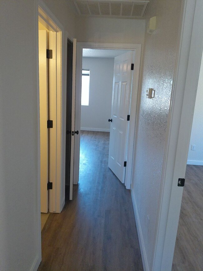 Building Photo - A3085