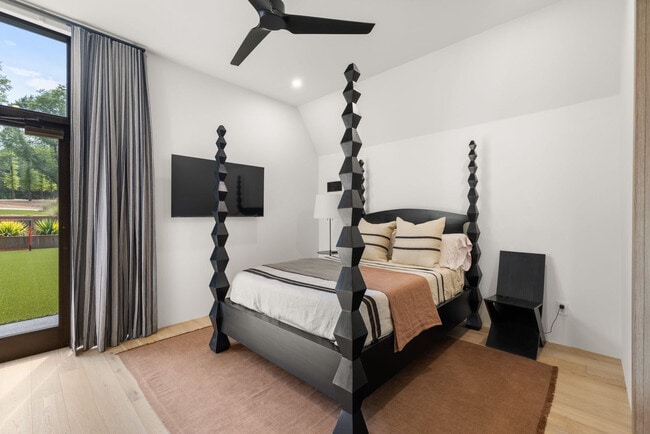 Building Photo - 575 Early Dr