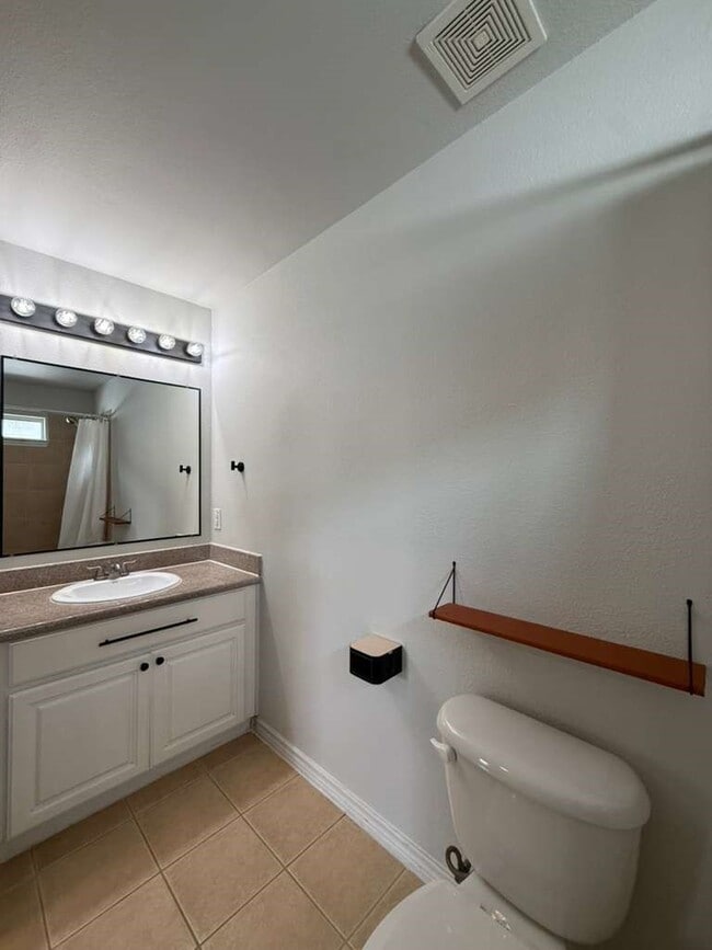 Building Photo - 9623 Elmview Pl