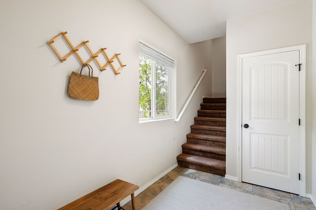Building Photo - Creston-Kenilworth Neighborhood Newer Cons...