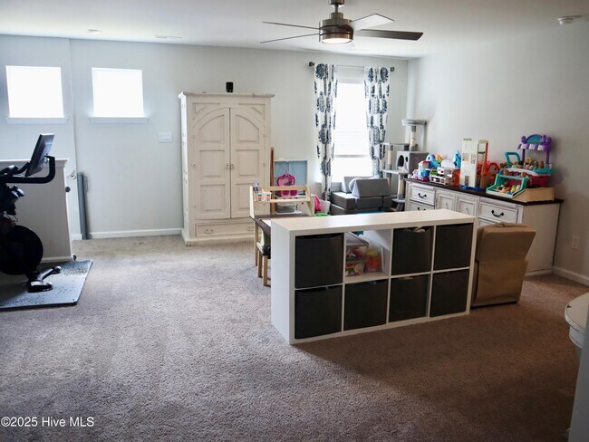 Building Photo - 404 Willet Ct