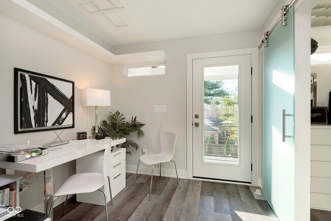 Building Photo - 429 W 86th St