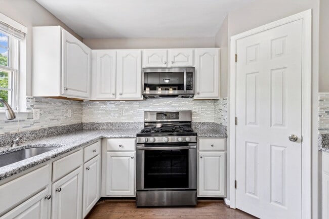 Building Photo - 6237 Cliffside Terrace