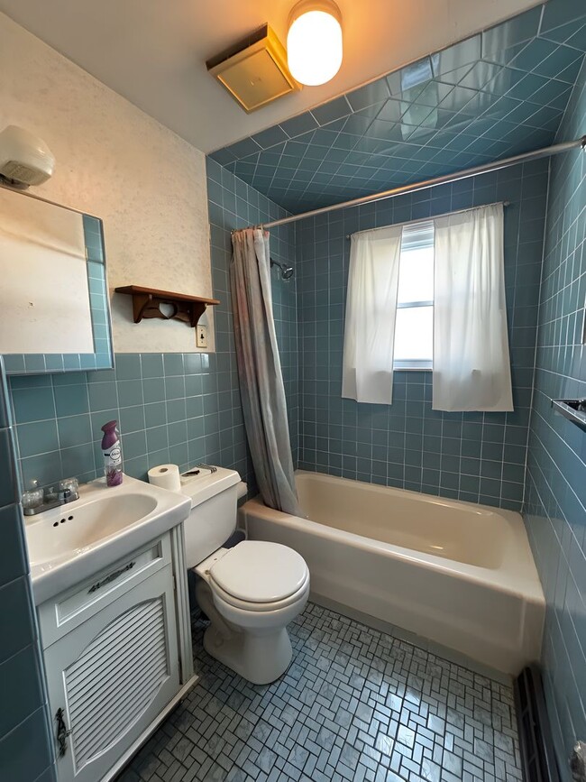 Building Photo - 3 Bedroom 1 Bath Rental Rome NY