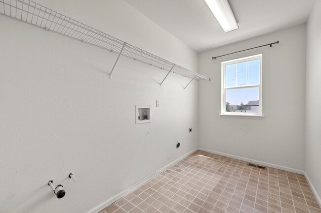 Building Photo - 11850 Kalmath Way