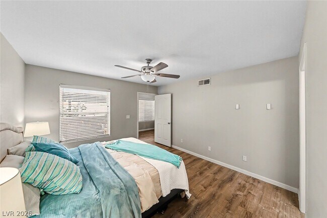 Building Photo - 700 Capri Dr