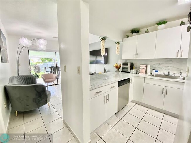 Building Photo - 416 SW 96th Ct