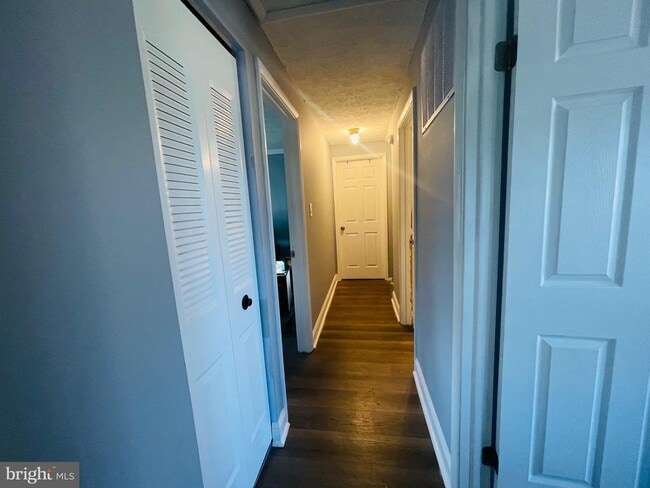 Building Photo - 13200 Cabinwood Dr