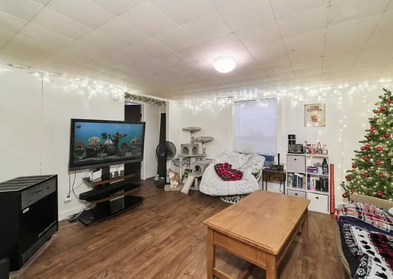 Building Photo - 720 E Ludington Ave