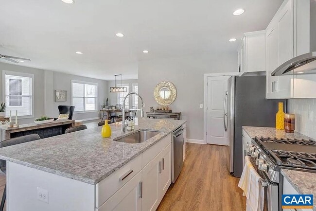 Building Photo - 314 Huntley Ave