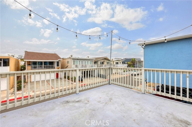 Building Photo - 5012 Seashore Dr