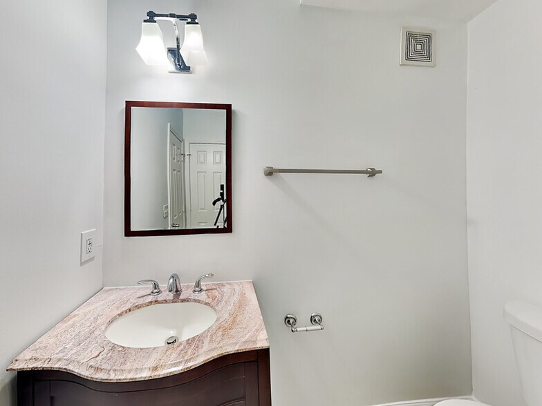 Building Photo - 333 Fletcher St SW