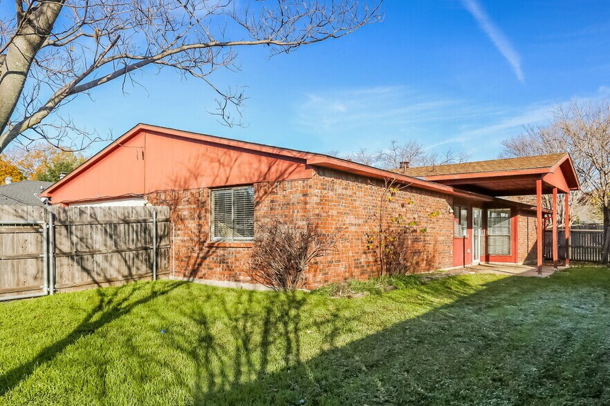 Building Photo - 1913 Sandra Ln