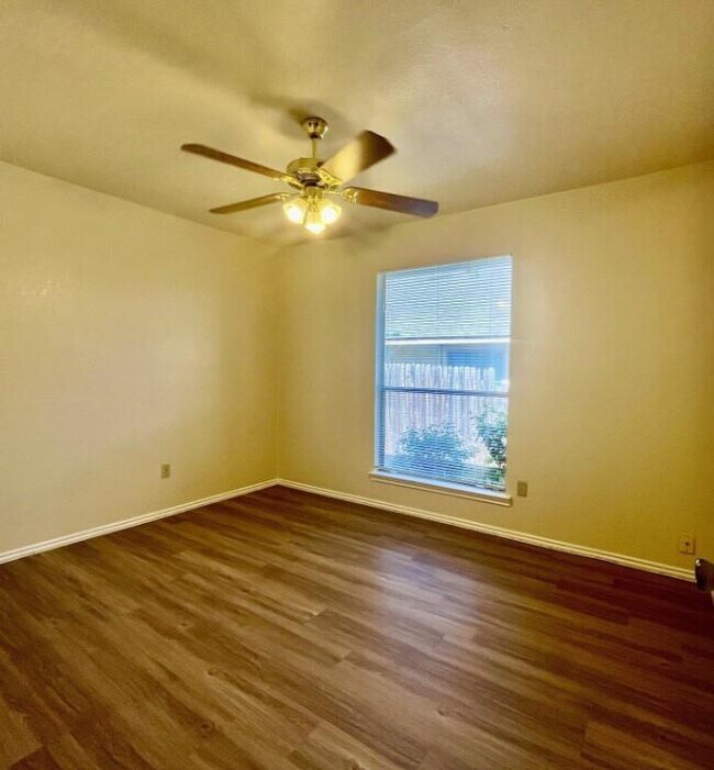 Building Photo - 2114 Redwing Way